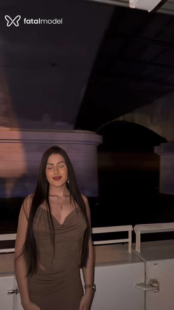 Acompanhante mulher com cabelo castanho de olhos castanhos - Aliça Fernandes Acompanhante mulher com cabelo castanho de olhos castanhos - Aliça Fernandes