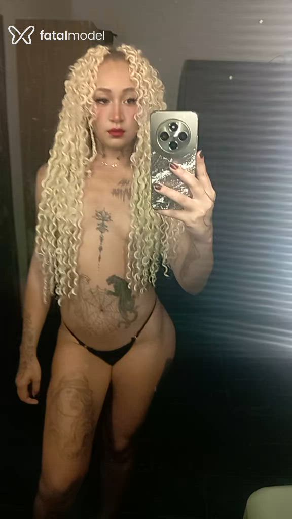 Acompanhante mulher loira (o) de olhos castanhos - Malu Barbiee