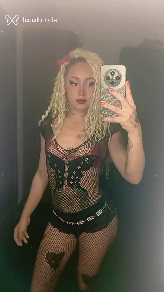 Acompanhante mulher loira (o) de olhos castanhos - Malu Barbiee