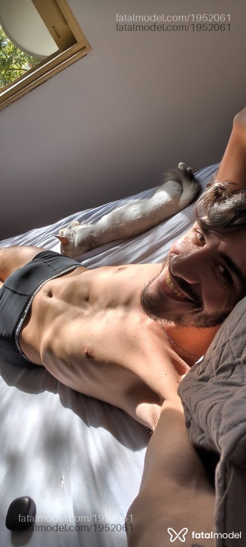 Acompanhante homem com cabelo castanho de olhos castanhos - Ricardo Acompanhante homem com cabelo castanho de olhos castanhos - Ricardo