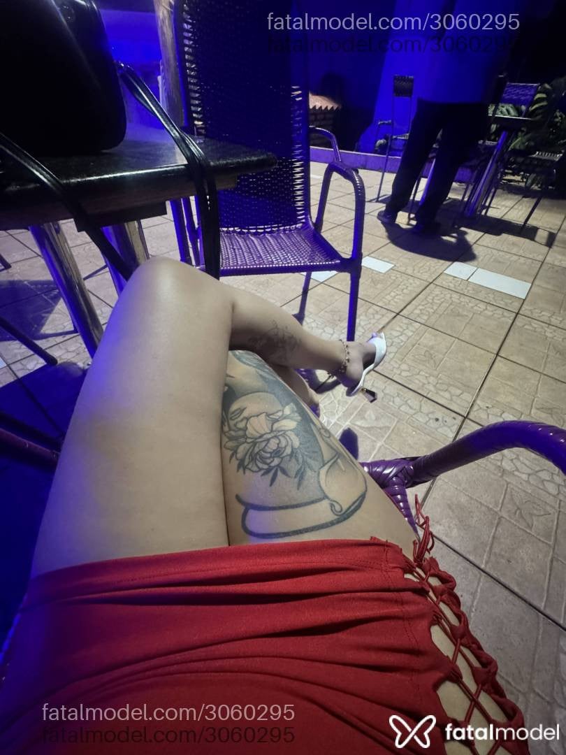 Acompanhante mulher loira (o) de olhos pretos em Caldas Novas - Pérola