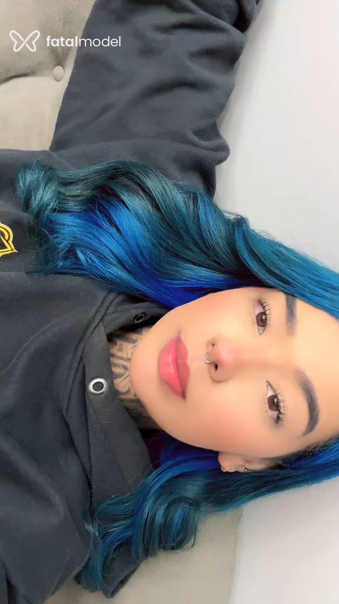 Acompanhante mulher com cabelo colorido de olhos mel - Larah Acompanhante mulher com cabelo colorido de olhos mel - Larah