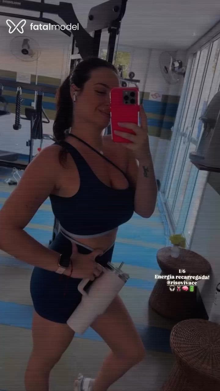 Acompanhante mulher morena (o) de olhos castanhos - Mirella Acompanhante mulher morena (o) de olhos castanhos - Mirella
