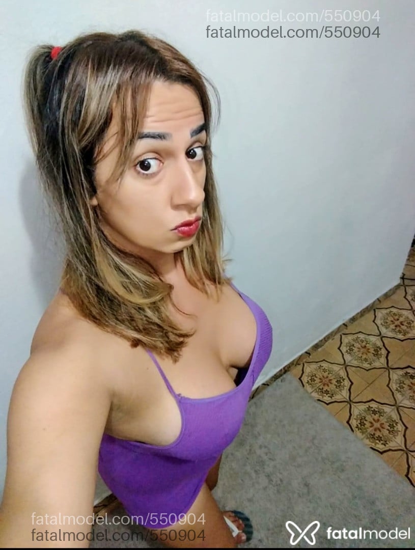 Acompanhante mulher trans loira (o) de olhos mel - Cibele rondy