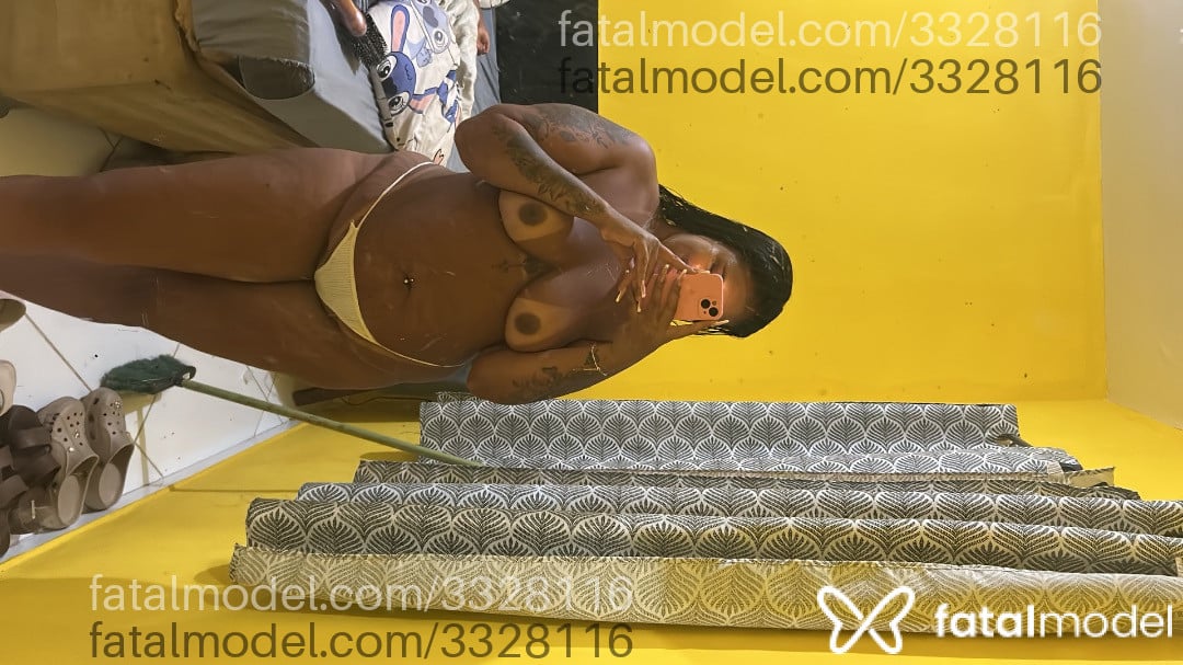 Acompanhante mulher morena (o) de olhos pretos - Bianca Acompanhante mulher morena (o) de olhos pretos - Bianca
