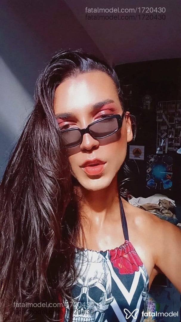 Acompanhante mulher trans morena (o) de olhos castanhos - Lua
