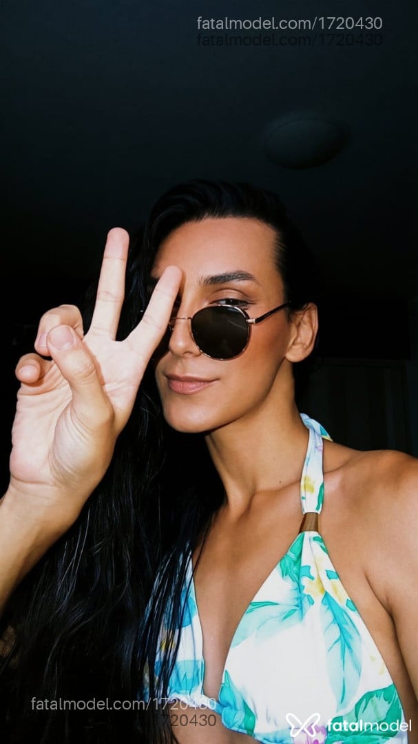 Acompanhante mulher trans morena (o) de olhos castanhos - Lua