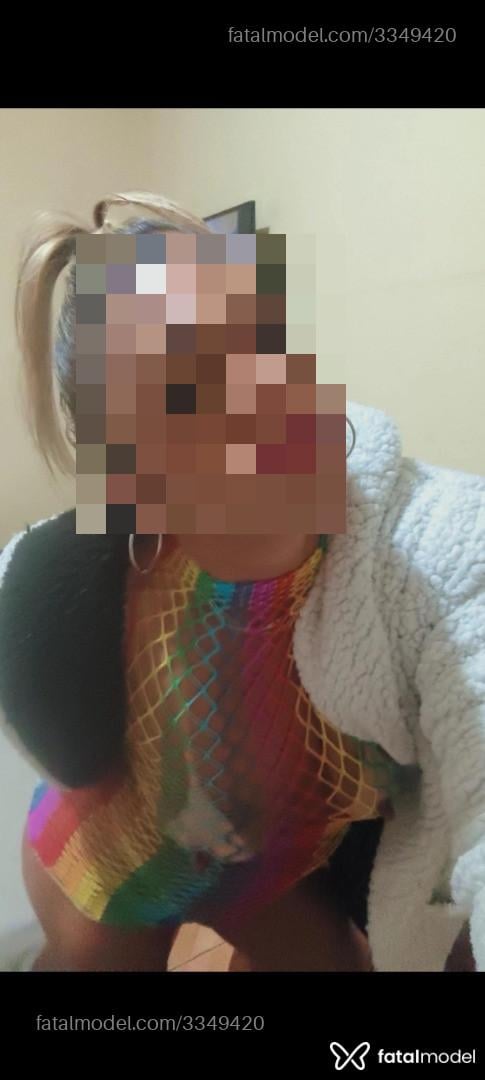 Acompanhante mulher loira (o) de olhos castanhos - Erika