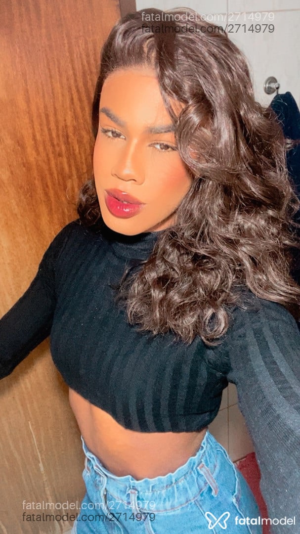 Acompanhante mulher trans morena (o) de olhos castanhos - Gisele