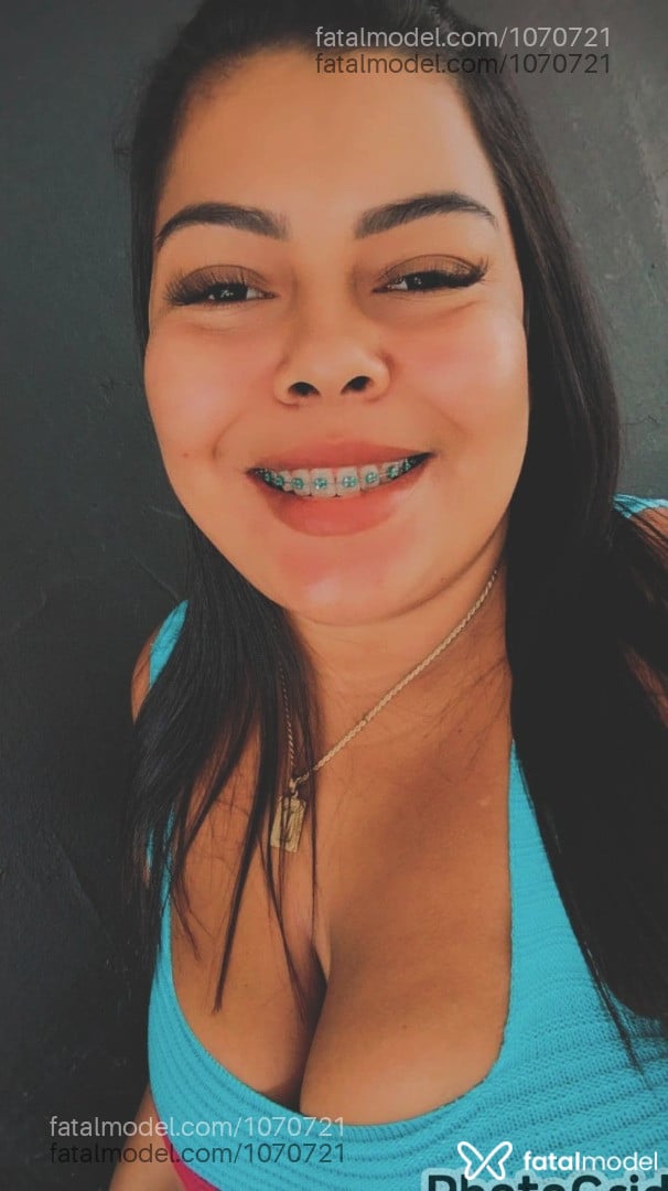 Acompanhante mulher com cabelo castanho de olhos pretos - Letícia