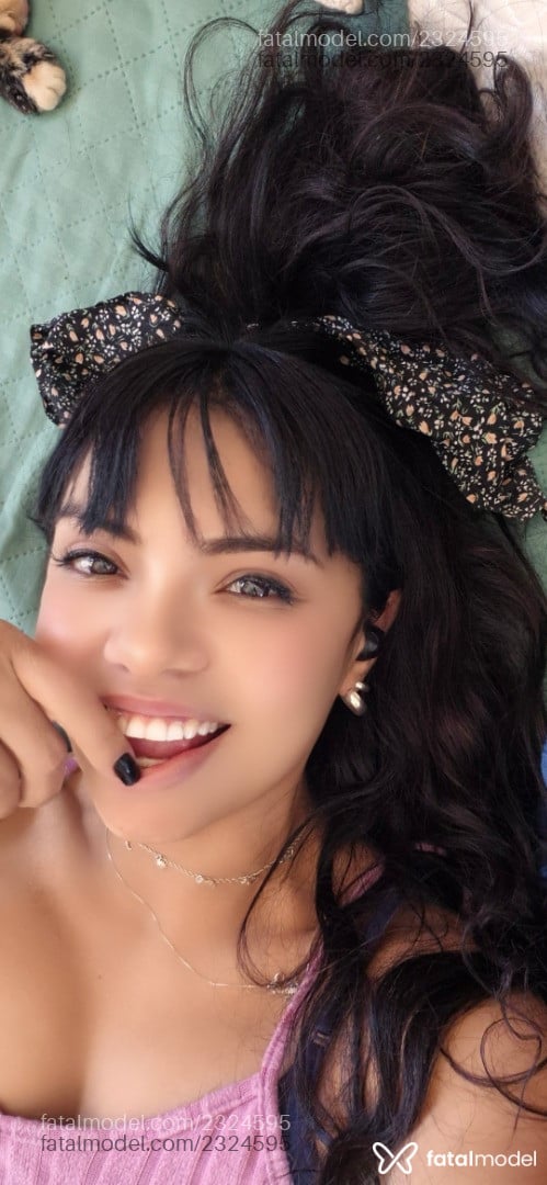 Acompanhante mulher com cabelo castanho de olhos castanhos - Helena Querino