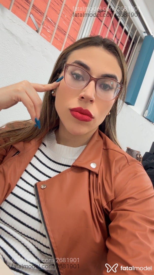 Acompanhante mulher trans morena (o) de olhos castanhos - Pati