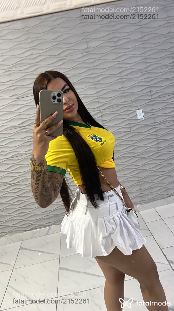 Acompanhante mulher com cabelo castanho de olhos castanhos - Djully Silva