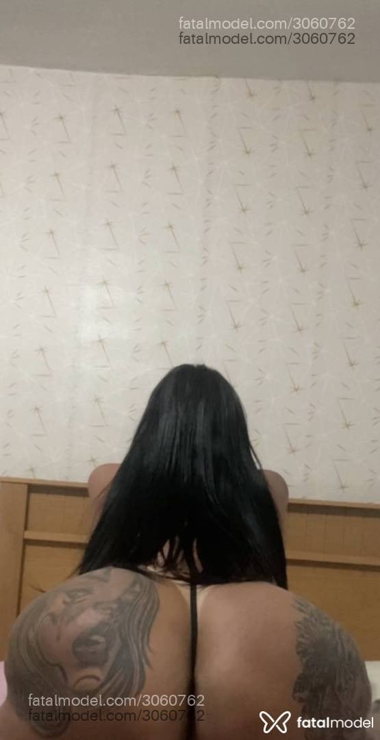 Acompanhante mulher trans morena (o) de olhos castanhos - Vittoria Schneider