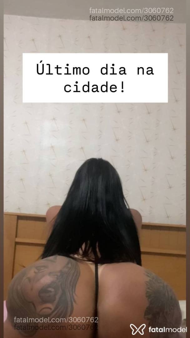 Acompanhante mulher trans morena (o) de olhos castanhos - Vittoria Schneider