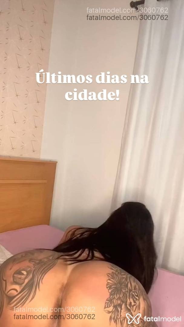 Acompanhante mulher trans morena (o) de olhos castanhos - Vittoria Schneider