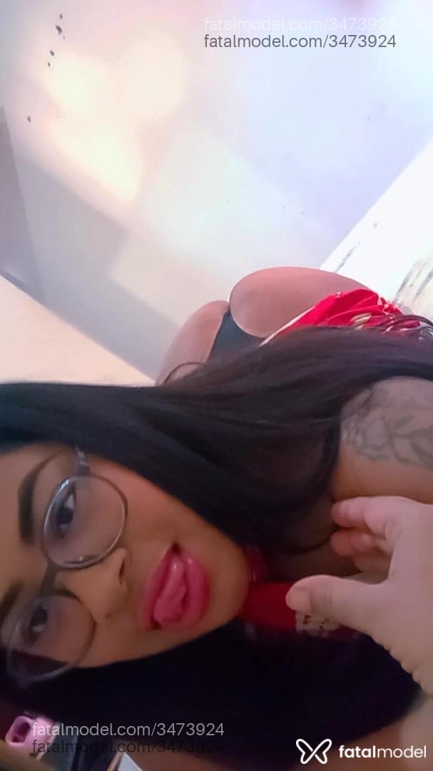 Acompanhante mulher morena (o) de olhos pretos - Sabrina Carica Acompanhante mulher morena (o) de olhos pretos - Sabrina Carica