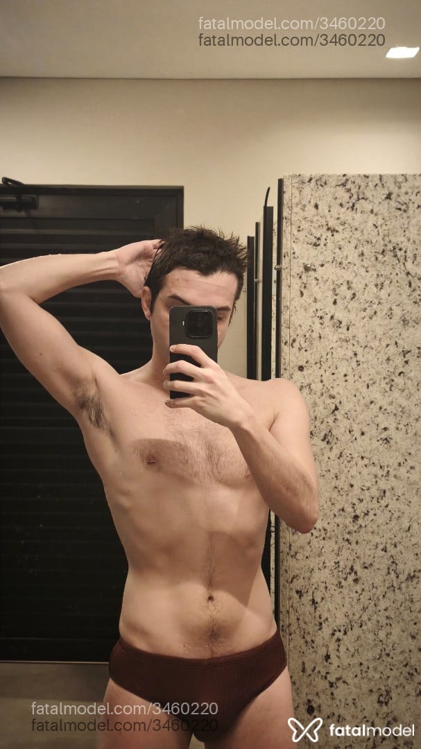 Acompanhante homem morena (o) de olhos castanhos - Fernando