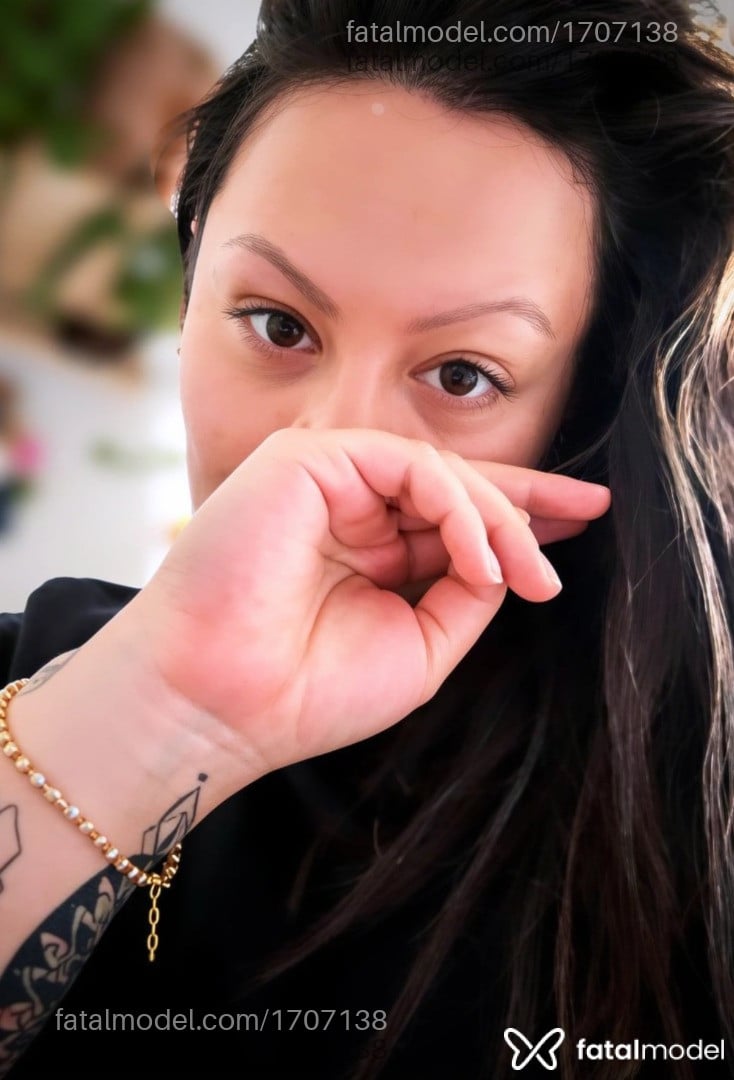 Acompanhante mulher com cabelo castanho de olhos castanhos - Maite Reis