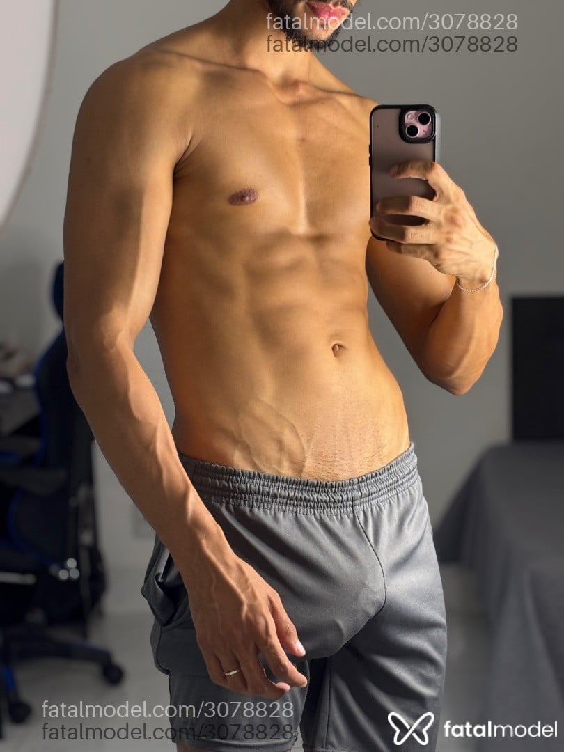 Acompanhante homem morena (o) de olhos pretos - Marques