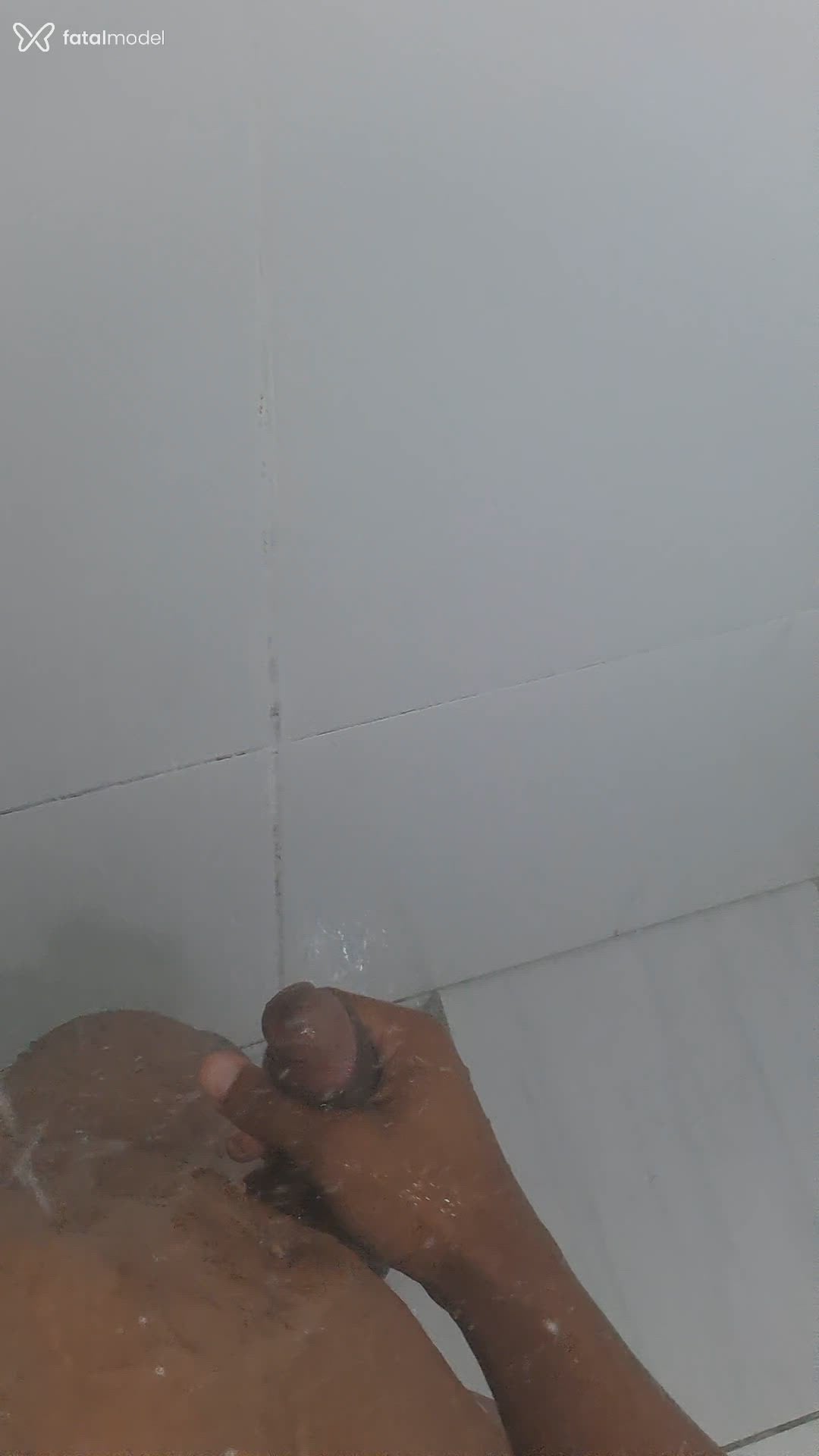 Acompanhante homem com cabelo castanho de olhos castanhos - Alêx Noir Acompanhante homem com cabelo castanho de olhos castanhos - Alêx Noir