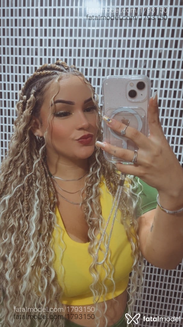 Acompanhante mulher morena (o) de olhos pretos - Mayara Acompanhante mulher morena (o) de olhos pretos - Mayara