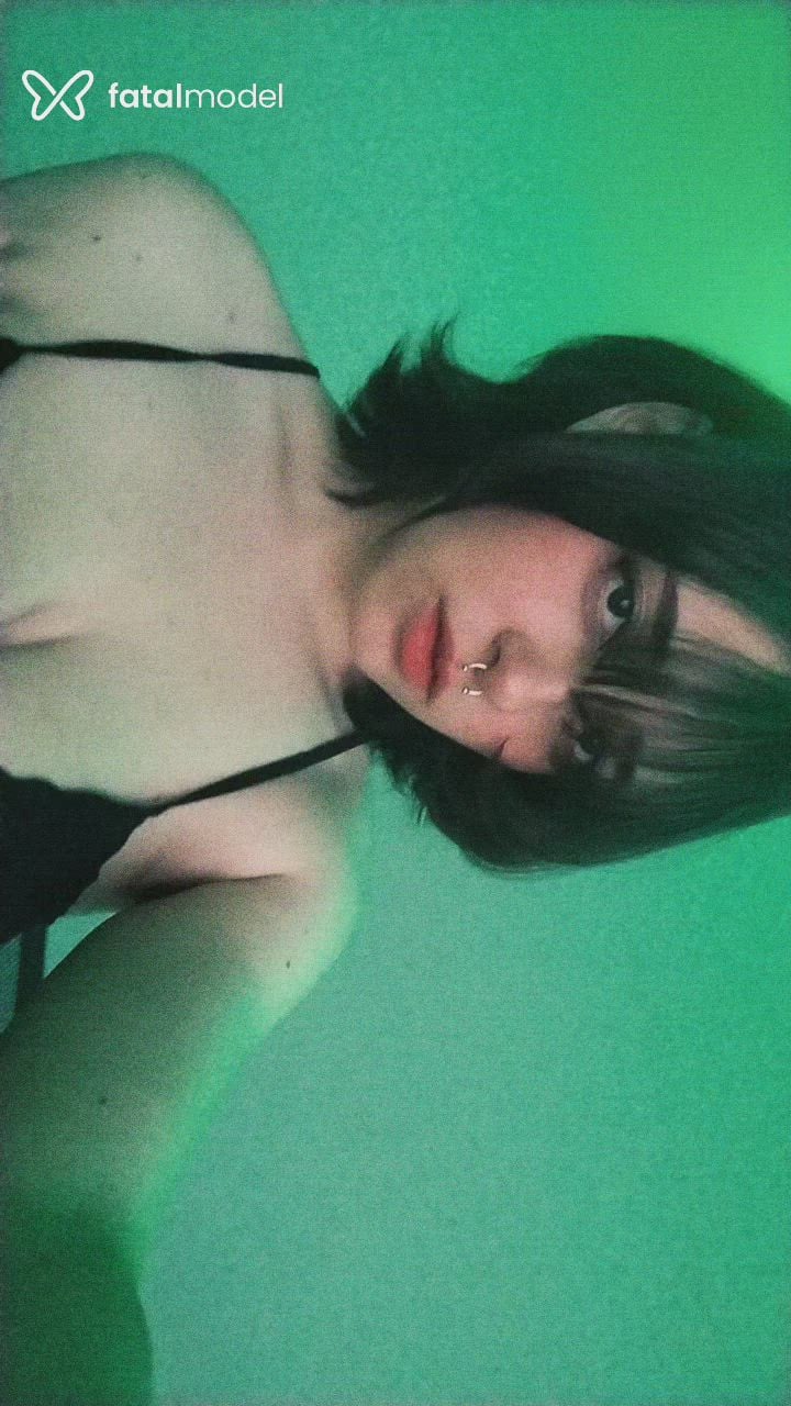 Acompanhante mulher morena (o) de olhos castanhos - Ellie Acompanhante mulher morena (o) de olhos castanhos - Ellie