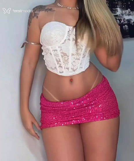 Acompanhante mulher loira (o) de olhos castanhos - Isabelle Valentina