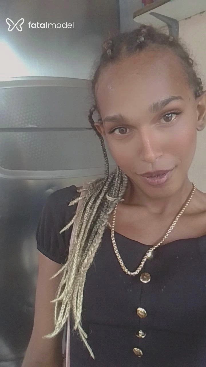 Acompanhante mulher trans morena (o) de olhos castanhos - Hom Acompanhante mulher trans morena (o) de olhos castanhos - Hom
