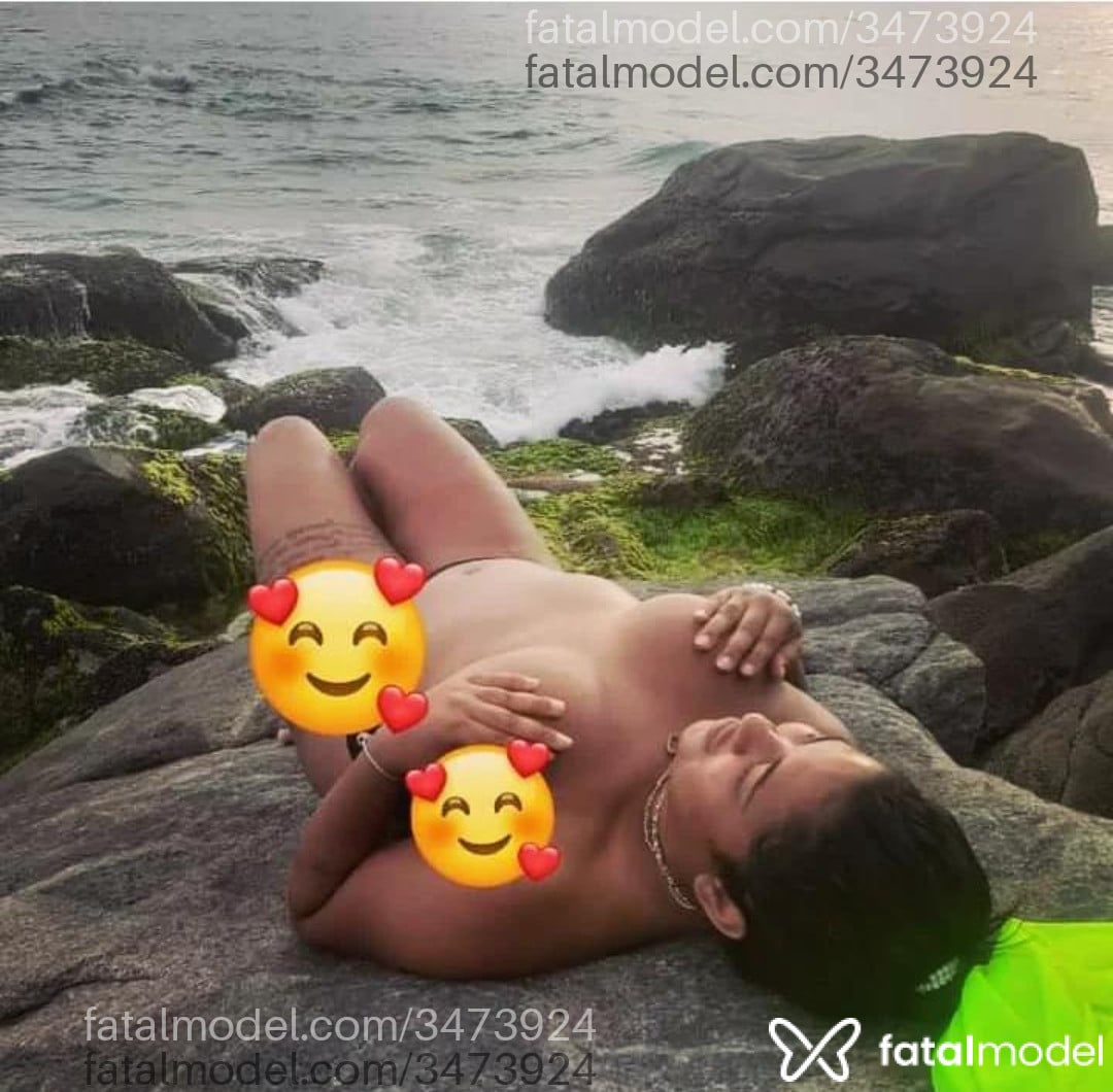 Acompanhante mulher morena (o) de olhos pretos - Sabrina Carica Acompanhante mulher morena (o) de olhos pretos - Sabrina Carica