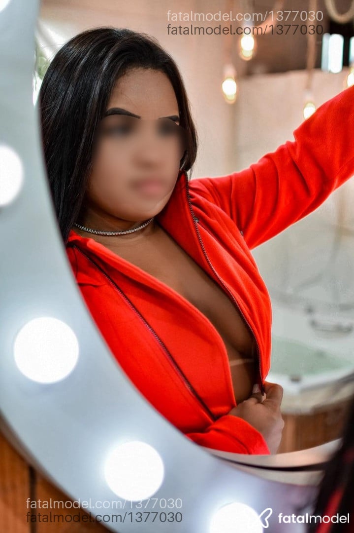 Acompanhante mulher morena (o) de olhos castanhos - LORENA