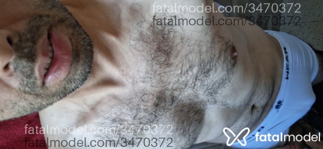 Acompanhante homem com cabelo castanho de olhos castanhos - Mestiço