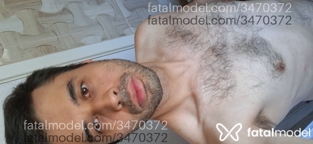 Acompanhante homem com cabelo castanho de olhos castanhos - Mestiço