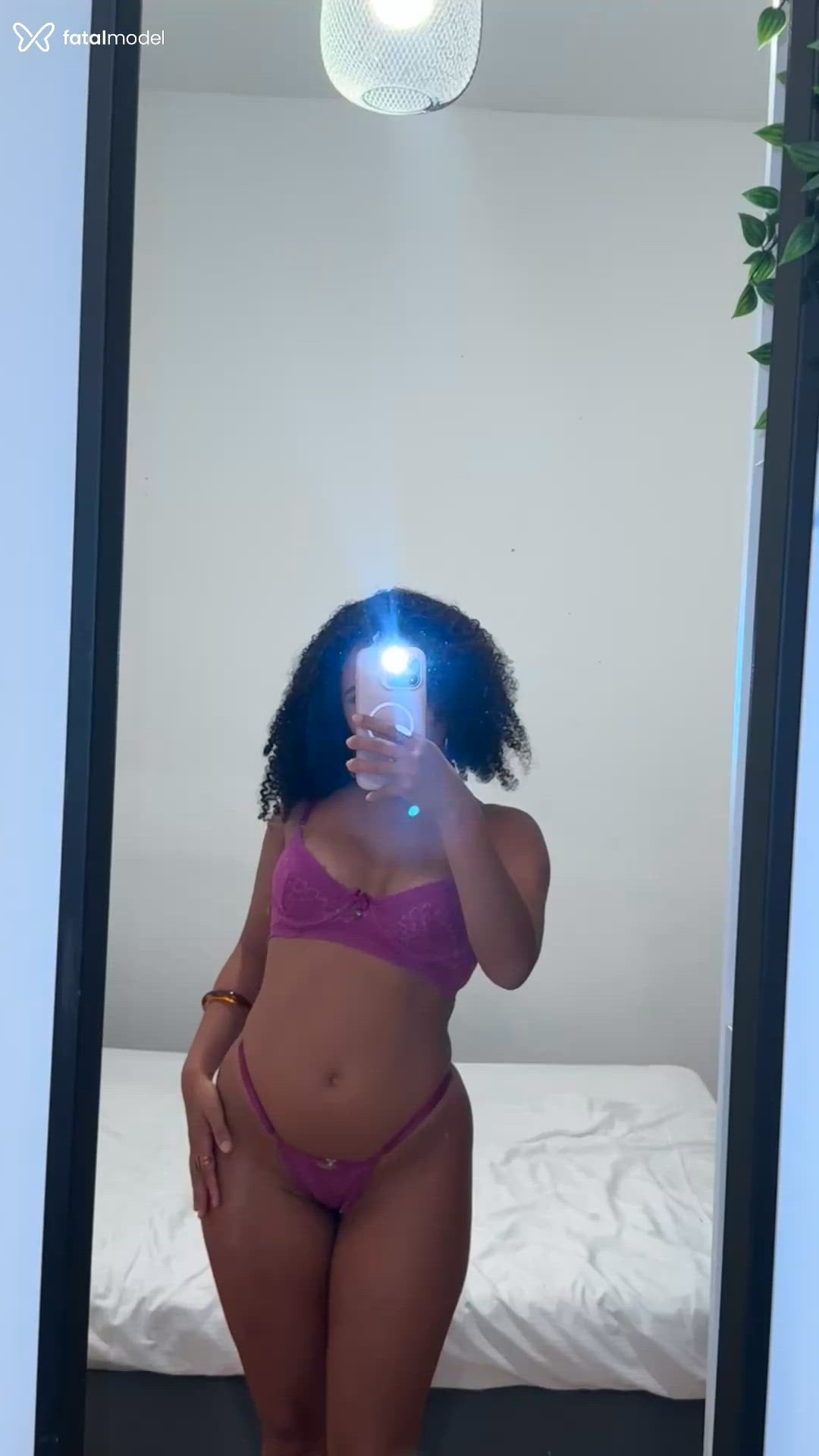 Acompanhante mulher morena (o) de olhos pretos - Keize Acompanhante mulher morena (o) de olhos pretos - Keize