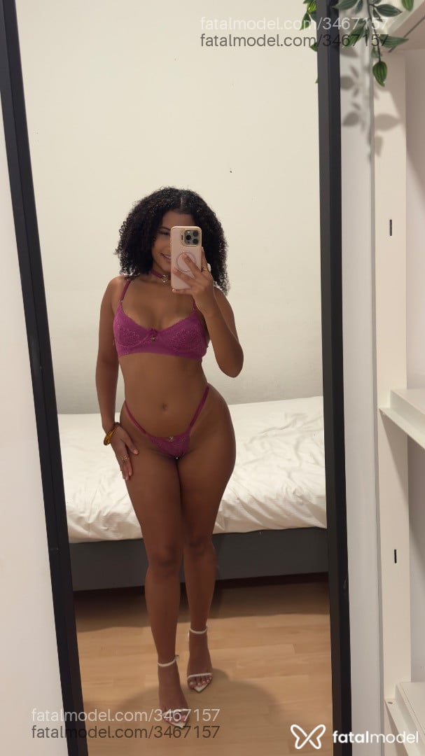 Acompanhante mulher morena (o) de olhos pretos - Keize Acompanhante mulher morena (o) de olhos pretos - Keize