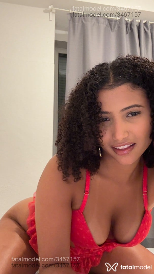 Acompanhante mulher morena (o) de olhos pretos - Keize Acompanhante mulher morena (o) de olhos pretos - Keize