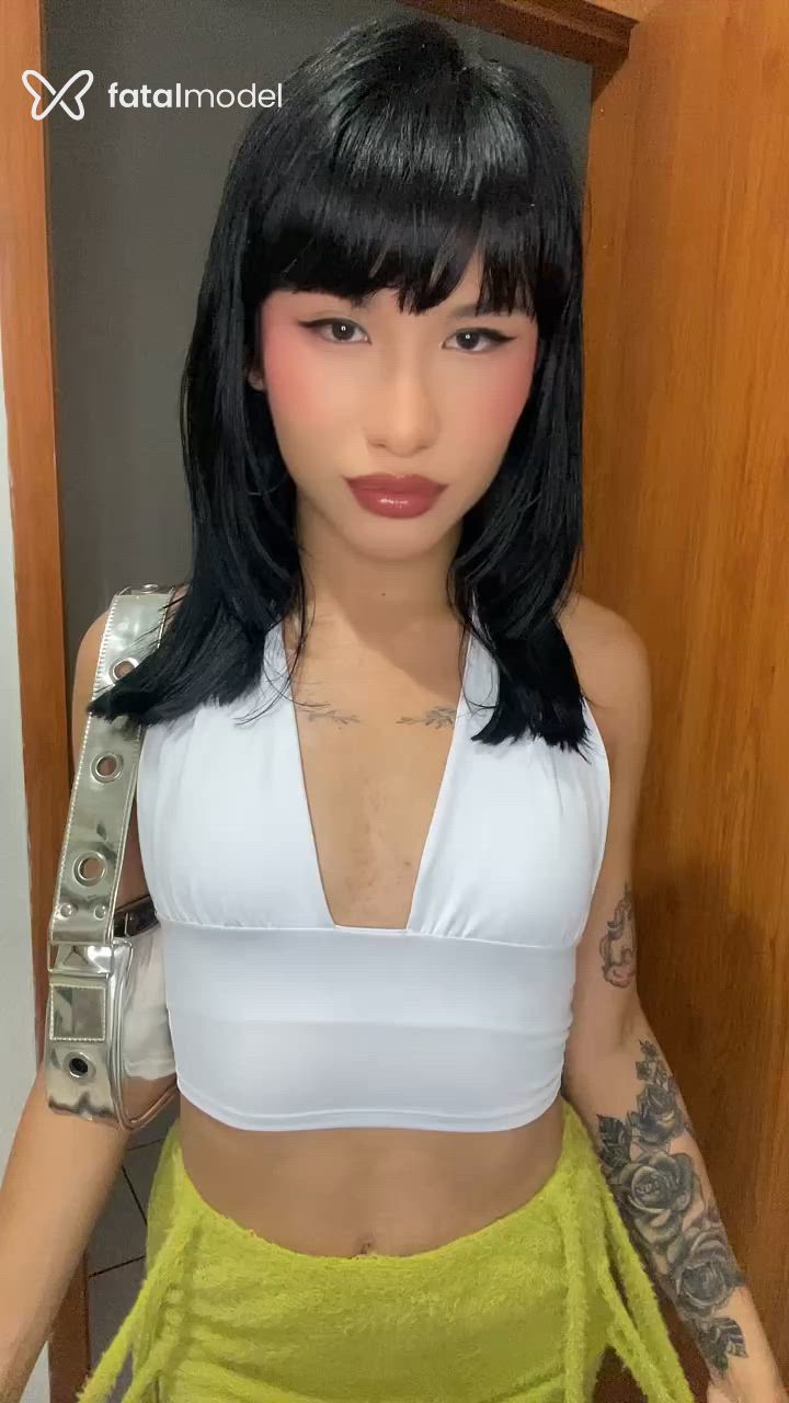 Acompanhante mulher trans ruiva (o) de olhos pretos - Yumi Sofia