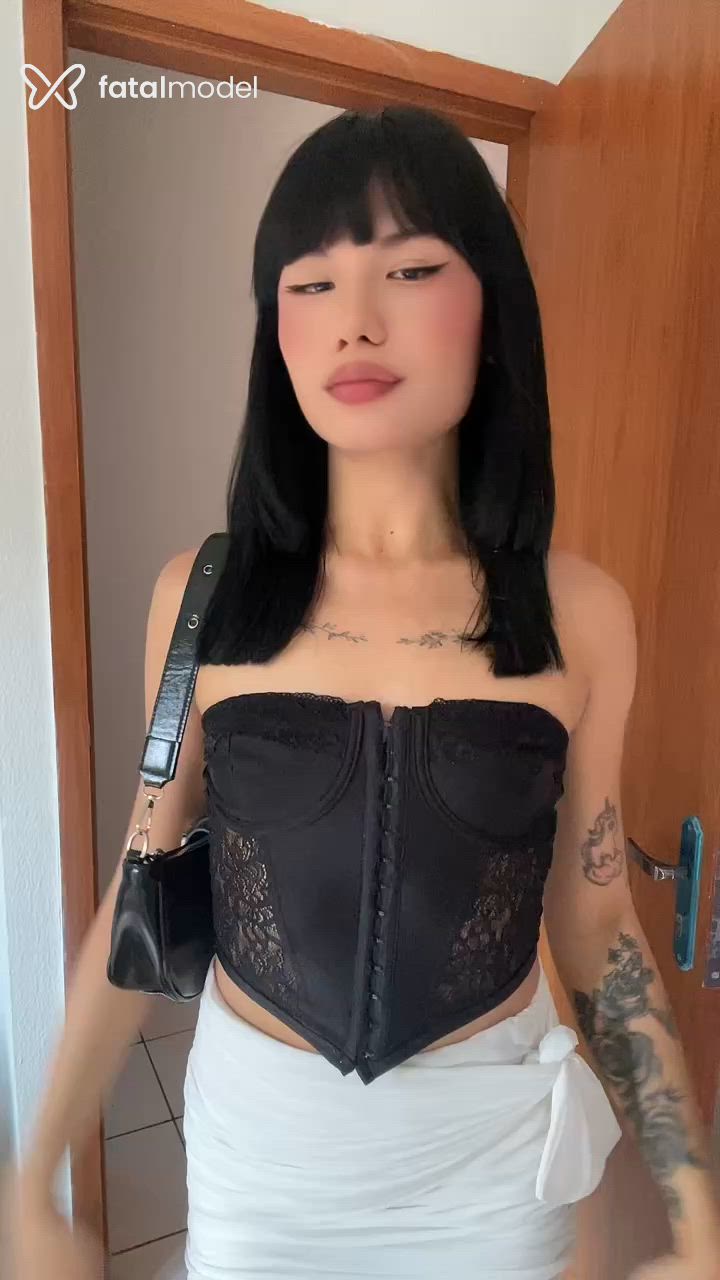 Acompanhante mulher trans ruiva (o) de olhos pretos - Yumi Sofia