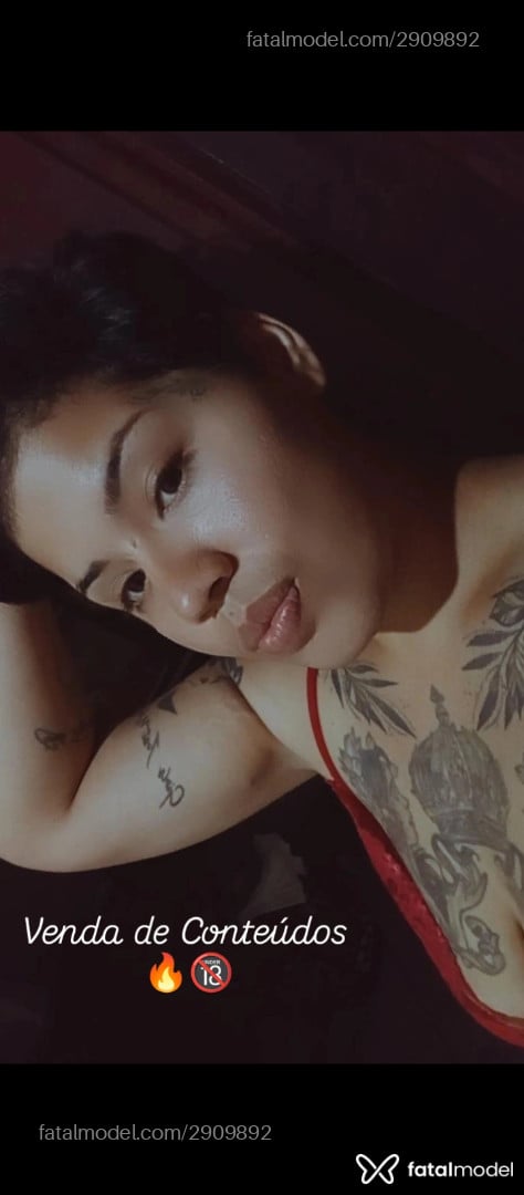 Acompanhante mulher com cabelo grisalho de olhos mel - Aylla