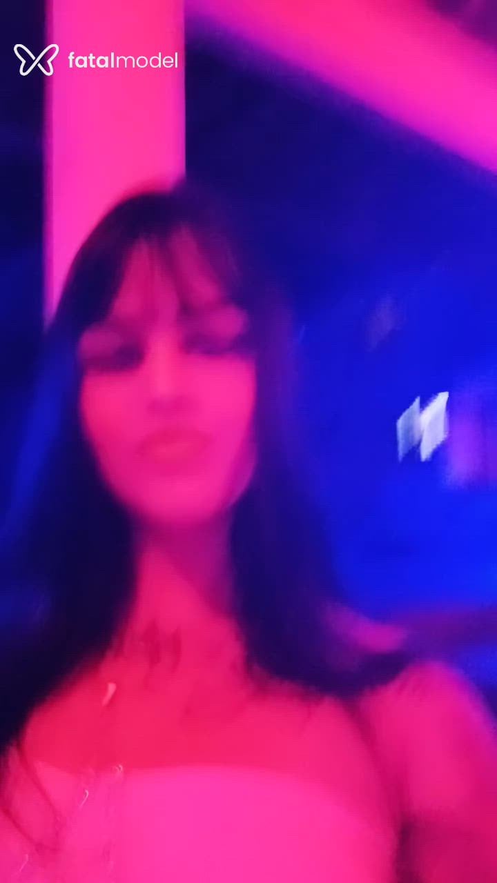 Acompanhante mulher com cabelo castanho de olhos castanhos - Mirella Acompanhante mulher com cabelo castanho de olhos castanhos - Mirella