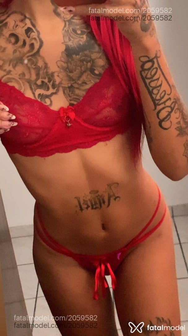 Acompanhante mulher trans morena (o) de olhos pretos - Yara