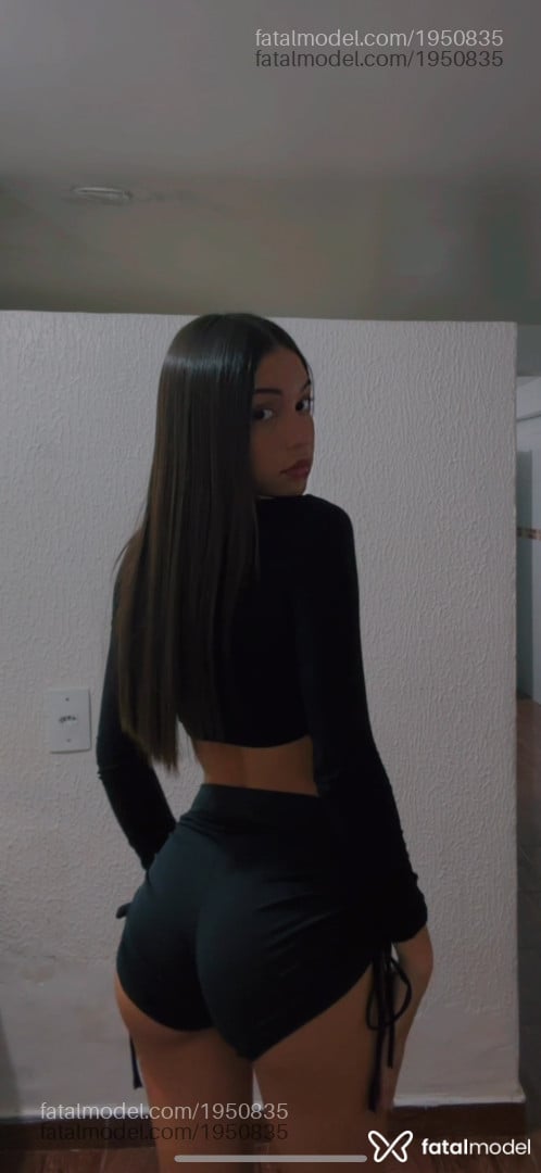 Acompanhante mulher com cabelo castanho de olhos castanhos - Bruna