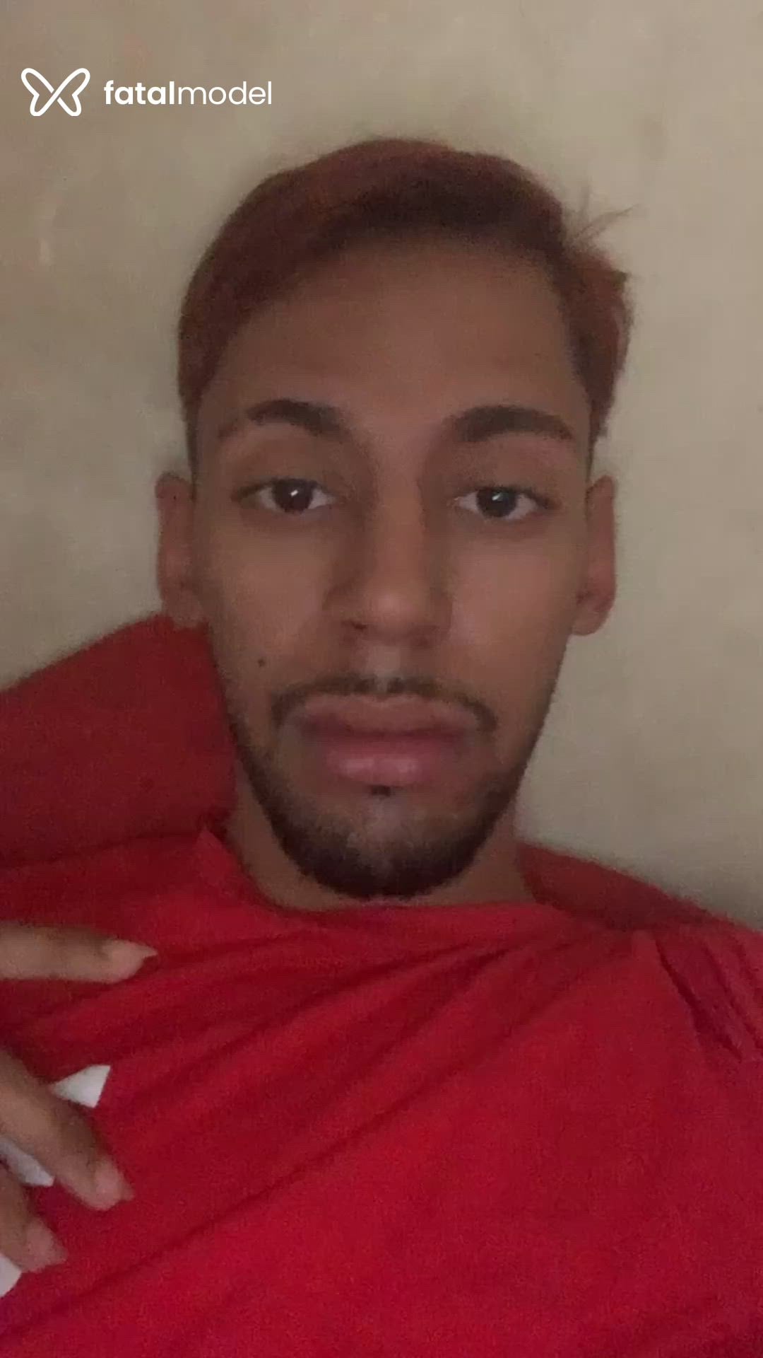 Acompanhante homem com cabelo colorido de olhos castanhos - Bruninho