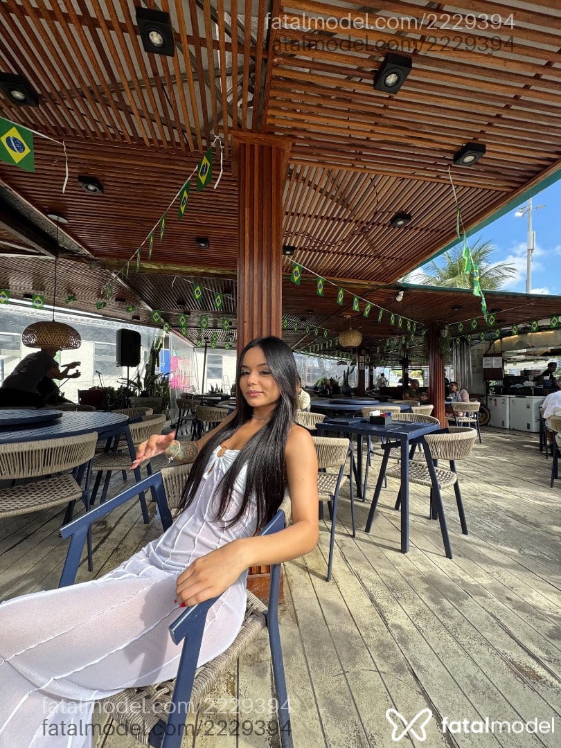 Acompanhante mulher morena (o) de olhos castanhos - Isabel
