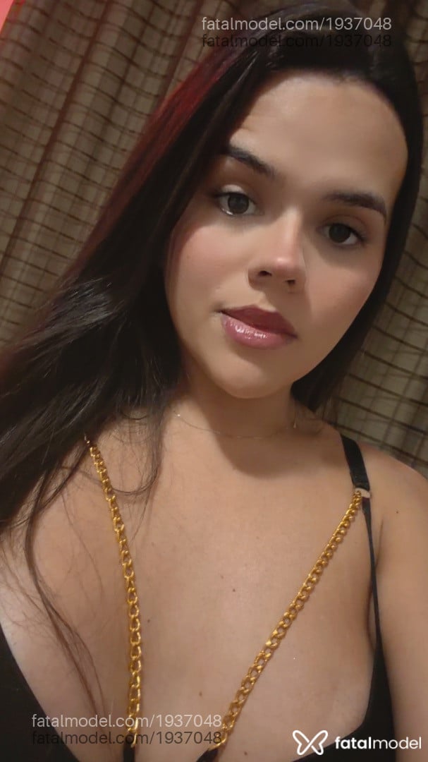 Acompanhante mulher trans com cabelo castanho de olhos castanhos - Joyce