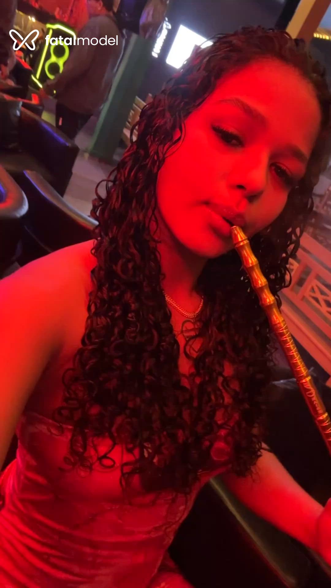 Acompanhante mulher com cabelo castanho de olhos castanhos - Alinne Acompanhante mulher com cabelo castanho de olhos castanhos - Alinne