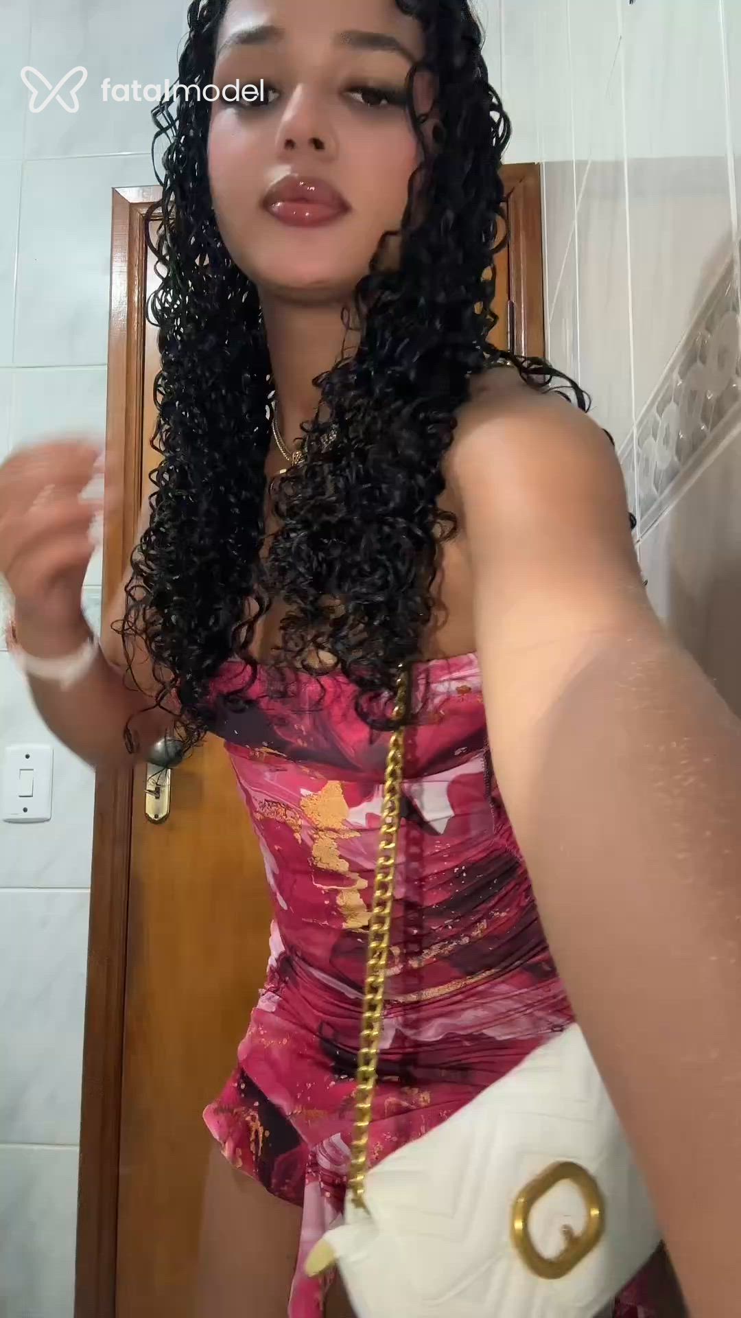 Acompanhante mulher com cabelo castanho de olhos castanhos - Alinne Acompanhante mulher com cabelo castanho de olhos castanhos - Alinne