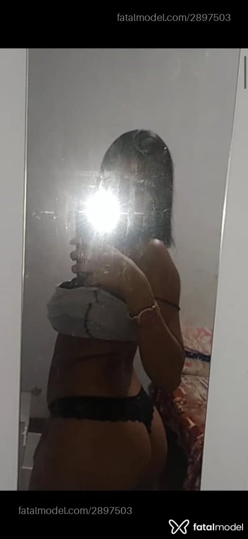 Acompanhante mulher com cabelo castanho de olhos mel - Letícia Gomes Acompanhante mulher com cabelo castanho de olhos mel - Letícia Gomes