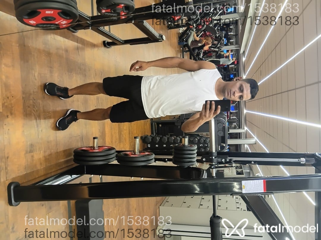 Acompanhante homem com cabelo castanho de olhos pretos - Gustavo ativaço