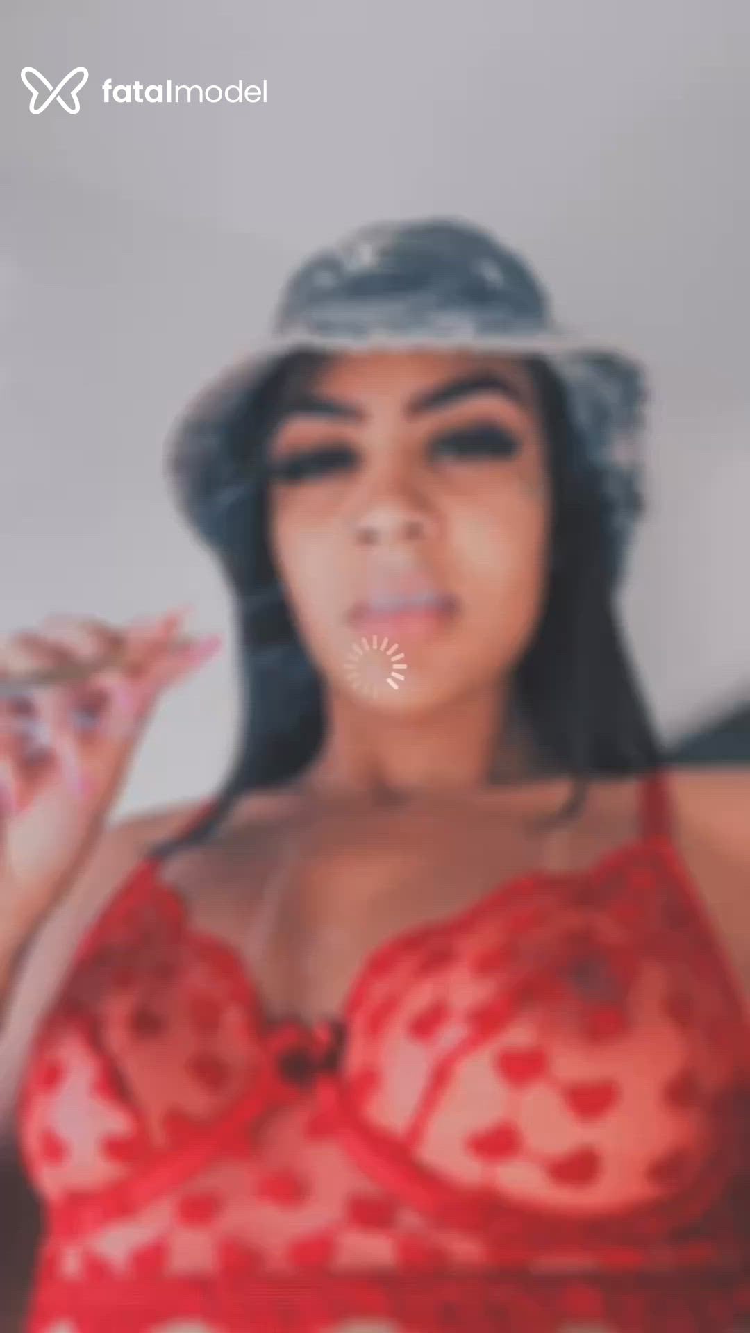 Acompanhante mulher com cabelo castanho de olhos castanhos - Scarlett Vélin Acompanhante mulher com cabelo castanho de olhos castanhos - Scarlett Vélin